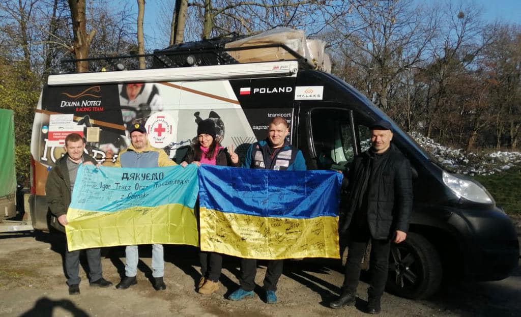 1. Agnieszka i Łukasz z zespołu Igora Tracza z dostawą dla wolontariuszy, Ukraina, grudzień 2022 r. Fot. archiwum prywatne Igora Tracza 1. Agnieszka i Łukasz z zespołu Igora Tracza z dostawą dla wolontariuszy, Ukraina, grudzień 2022 r. Fot. archiwum prywatne Igora Tracza