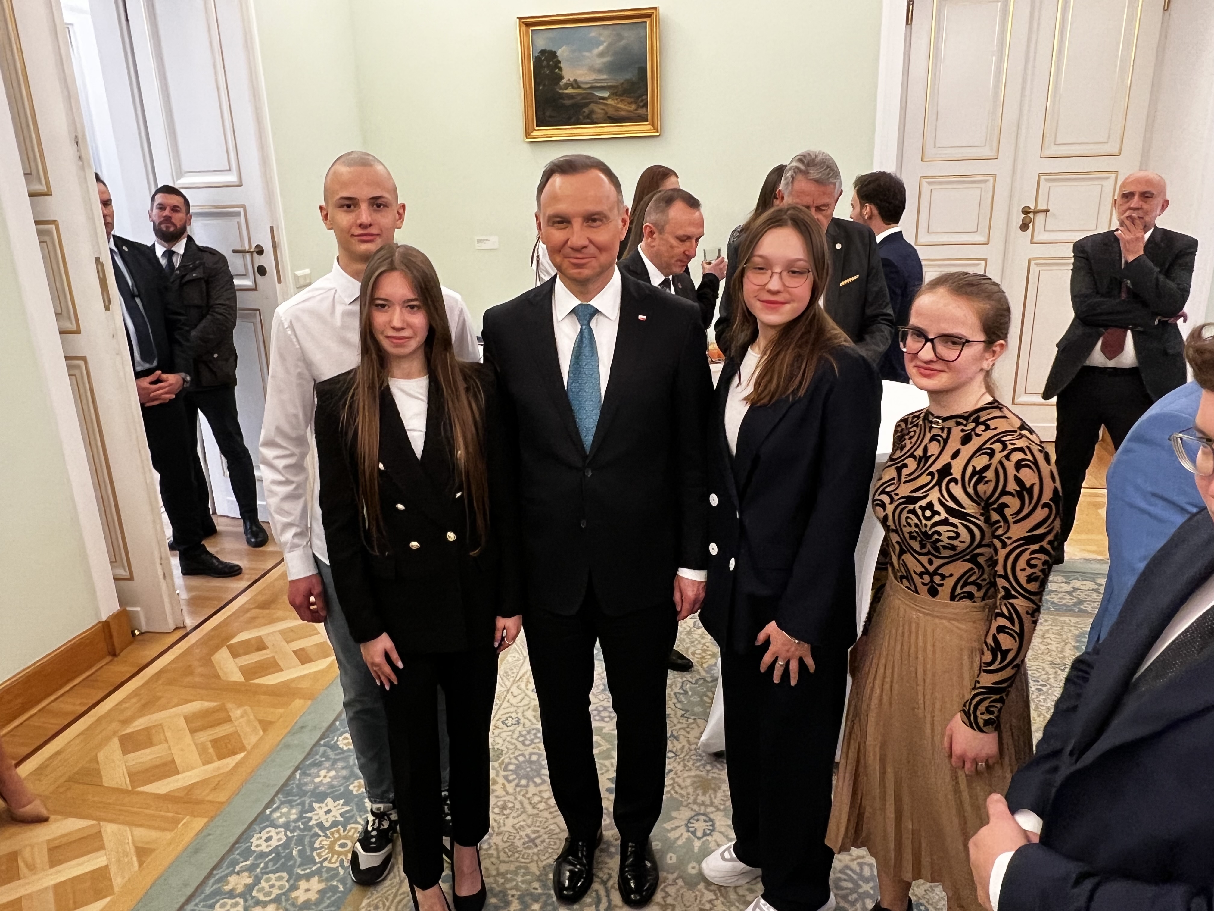 Ukraińscy zawodnicy trenujący w KS Olimpia Lublin podczas uroczystego wernisażu wystawy "Maraton solidarności. Polski sport dla Ukrainy" w Belwederze Ukraińscy zawodnicy trenujący w KS Olimpia Lublin podczas uroczystego wernisażu wystawy "Maraton solidarności. Polski sport dla Ukrainy" w Belwederze